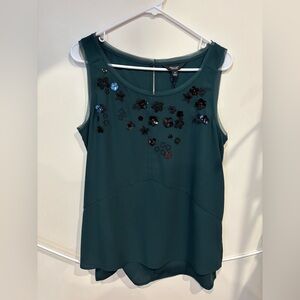 NWT Simply Vera Wang Sleeveless tank Blouse Green and Black Floral Accents
